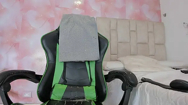 aida rose  online show from March 26, 7:56 pm