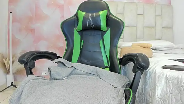 aida rose  online show from January 14, 6:22 pm