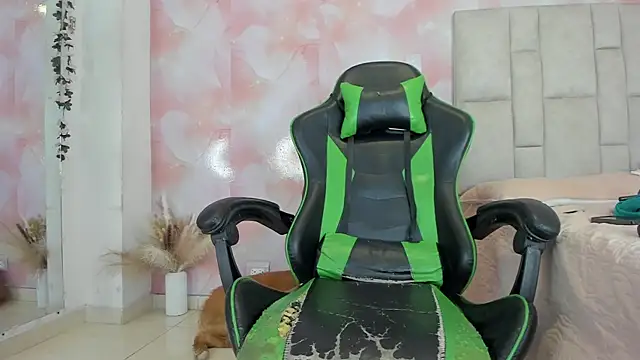 aida rose  online show from March 19, 9:05 pm