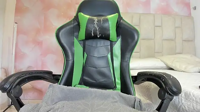 aida rose  online show from April 13, 8:57 pm