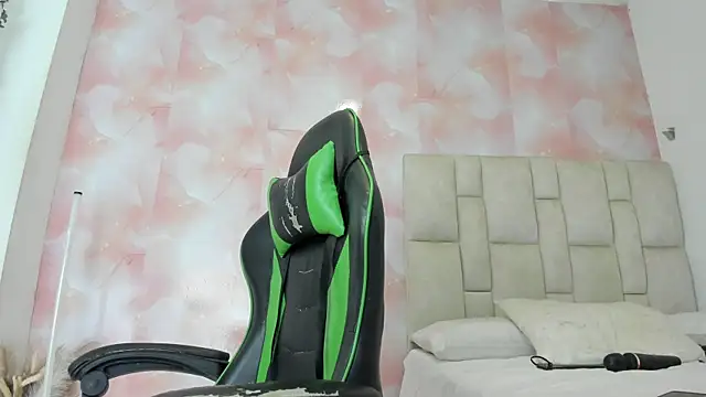 aida rose  online show from April 5, 12:39 am