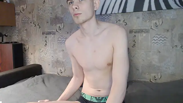 Student Oliver online show from December 23, 7:18 am