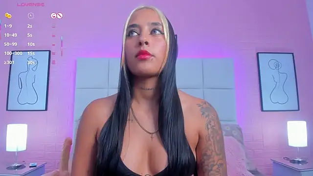 charlotte kisss online show from April 10, 6:26 pm