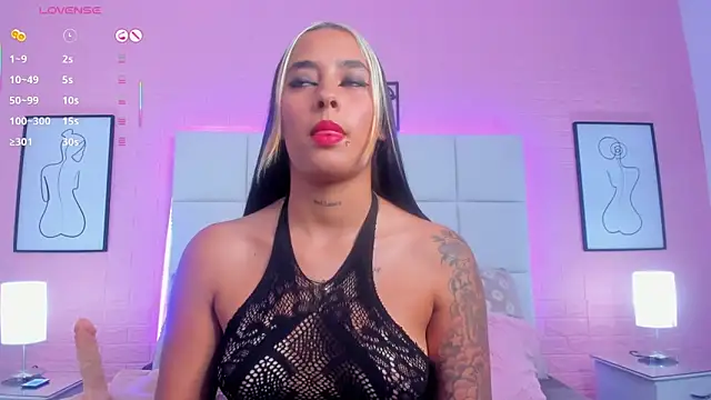 Snapshot of charlotte_kisss chatting on May 8, 7:06 pm charlotte kisss online show from May 8, 7:06 pm
