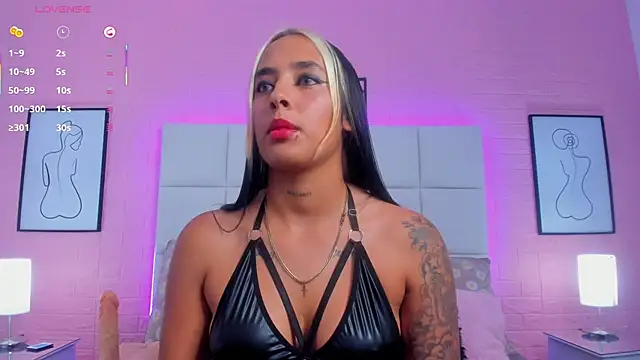 Snapshot of charlotte_kisss chatting on May 11, 6:38 pm charlotte kisss online show from May 11, 6:38 pm
