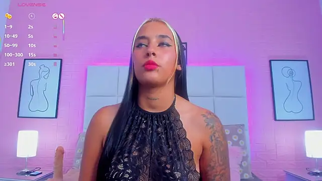 Snapshot of charlotte_kisss chatting on June 9, 7:15 pm charlotte kisss online show from June 9, 7:15 pm