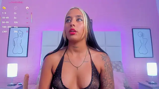 Snapshot of charlotte_kisss chatting on April 25, 6:27 pm charlotte kisss online show from April 25, 6:27 pm
