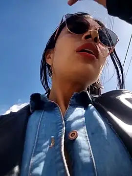 Astrid-- online show from May 20, 7:11 pm