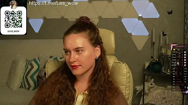 Snapshot of HarleyDeess chatting on October 18, 7:27 pm HarleyDeess online show from October 18, 7:27 pm