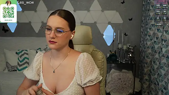 Snapshot of HarleyDeess chatting on February 1, 10:12 pm HarleyDeess online show from February 1, 10:12 pm
