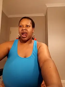 bustylisa1983 online show from December 14, 4:51 am