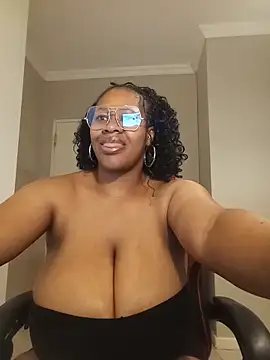 bustylisa1983 online show from June 15, 5:29 am
