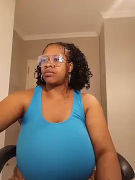 bustylisa1983 online show from June 12, 5:38 am