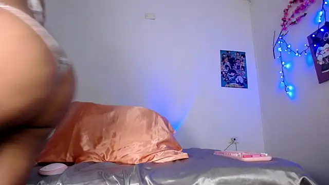 lou cute online show from April 2, 4:13 pm