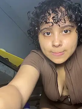 lou cute online show from April 2, 3:13 am