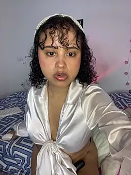 Snapshot of lou_cute chatting on March 18, 10:07 am lou cute online show from March 18, 10:07 am