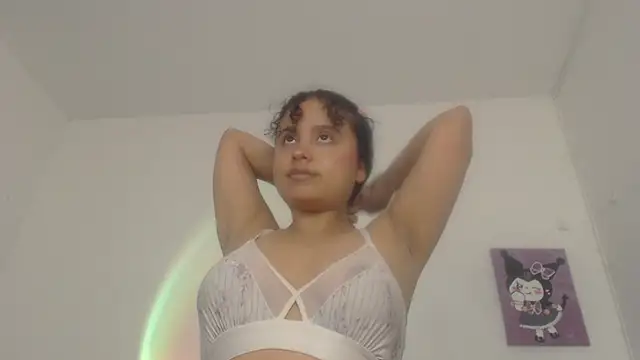 Snapshot of lou_cute chatting on February 21, 3:34 am lou cute online show from February 21, 3:34 am