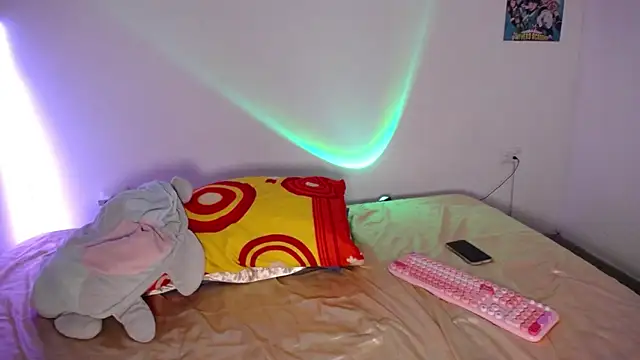 lou cute online show from April 22, 5:47 am