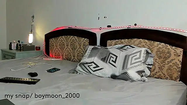 Snapshot of boymoon_20 chatting on September 23, 12:17 am boymoon 20 online show from September 23, 12:17 am