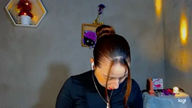 hot emiliana online show from December 5, 9:12 pm