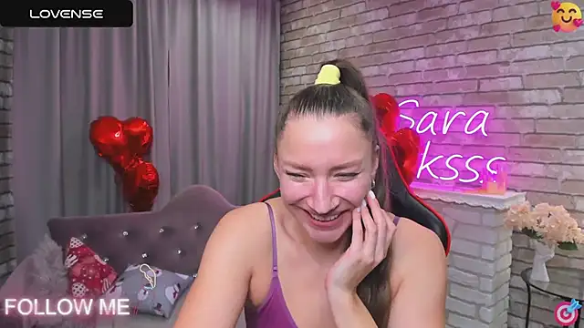 Snapshot of SarahCoksss chatting on February 19, 6:33 am SarahCoksss online show from February 19, 6:33 am