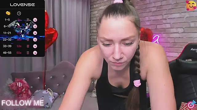 Snapshot of SarahCoksss chatting on February 13, 12:24 am SarahCoksss online show from February 13, 12:24 am