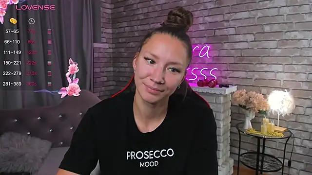 Snapshot of SarahCoksss chatting on October 2, 1:09 am SarahCoksss online show from October 2, 1:09 am
