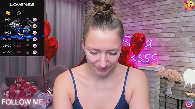 Snapshot of SarahCoksss chatting on February 15, 12:15 am SarahCoksss online show from February 15, 12:15 am