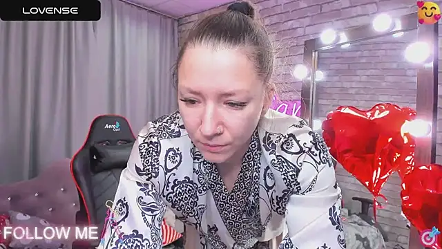 Snapshot of SarahCoksss chatting on March 16, 12:34 am SarahCoksss online show from March 16, 12:34 am