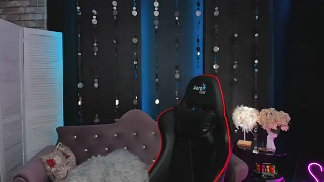 SarahCoksss online show from December 4, 11:59 pm