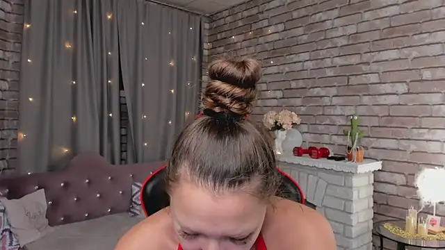 SarahCoksss online show from April 7, 12:01 am