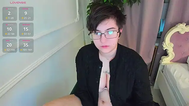 Snapshot of Lily_Marlin chatting on October 24, 5:06 am Lily Marlin online show from October 24, 5:06 am