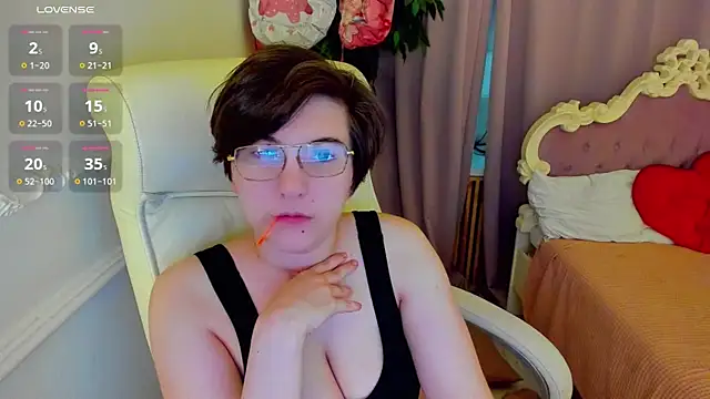 Snapshot of Lily_Marlin chatting on June 12, 3:04 am Lily Marlin online show from June 12, 3:04 am