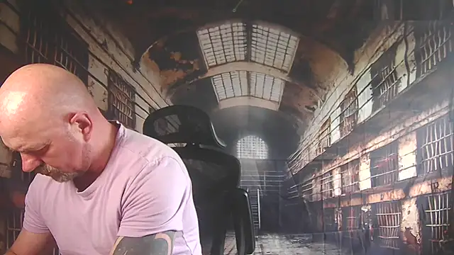 ManlyPrisonGuy online show from June 1, 9:20 am