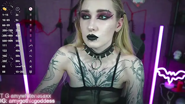 amywhitenessxx online show from April 20, 1:35 pm