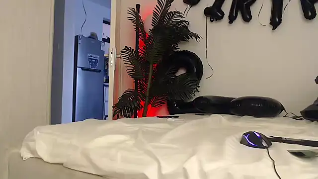 CurvyGlass online show from October 16, 2:36 pm