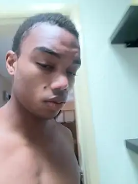 Snapshot of Shhhtrey0375 chatting on January 14, 7:28 pm Shhhtrey0375 online show from January 14, 7:28 pm