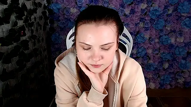 Snapshot of IxxiLiana chatting on October 9, 4:57 am IxxiLiana online show from October 9, 4:57 am