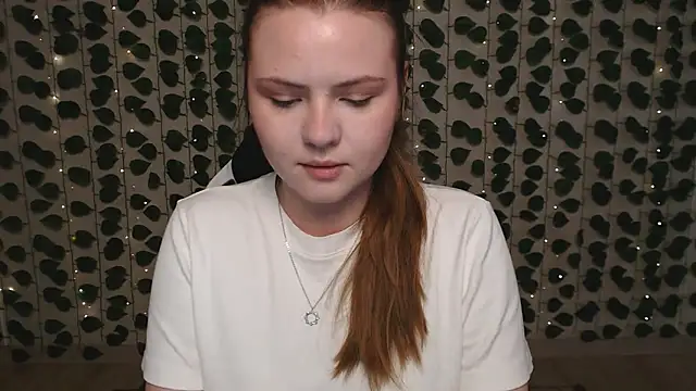 Snapshot of IxxiLiana chatting on March 9, 5:22 am IxxiLiana online show from March 9, 5:22 am