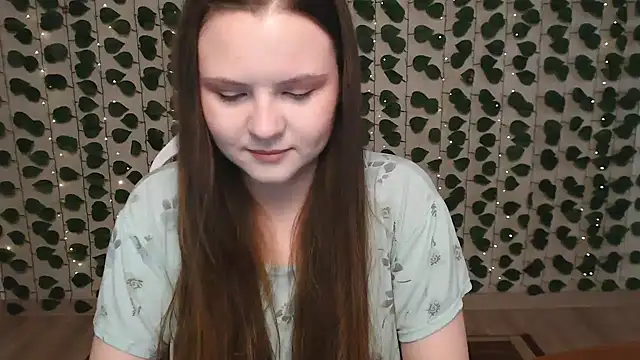 Snapshot of IxxiLiana chatting on March 5, 5:18 am IxxiLiana online show from March 5, 5:18 am