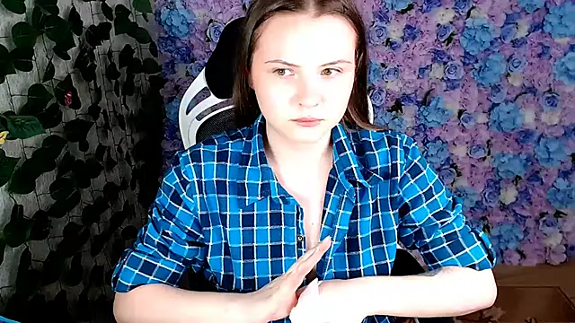 Snapshot of IxxiLiana chatting on September 10, 5:06 am IxxiLiana online show from September 10, 5:06 am