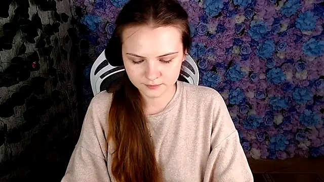 Snapshot of IxxiLiana chatting on October 17, 5:11 am IxxiLiana online show from October 17, 5:11 am