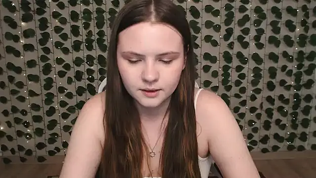 Snapshot of IxxiLiana chatting on March 14, 5:05 am IxxiLiana online show from March 14, 5:05 am