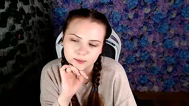 Snapshot of IxxiLiana chatting on September 27, 5:13 am IxxiLiana online show from September 27, 5:13 am