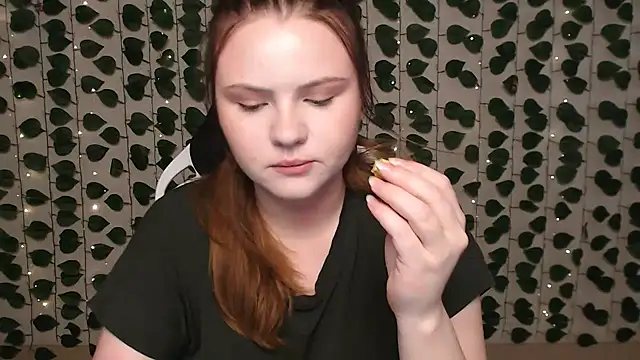 Snapshot of IxxiLiana chatting on February 11, 4:11 am IxxiLiana online show from February 11, 4:11 am