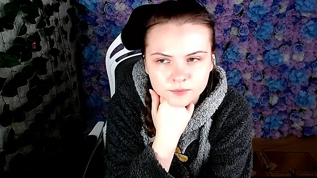 Snapshot of IxxiLiana chatting on October 3, 5:09 am IxxiLiana online show from October 3, 5:09 am
