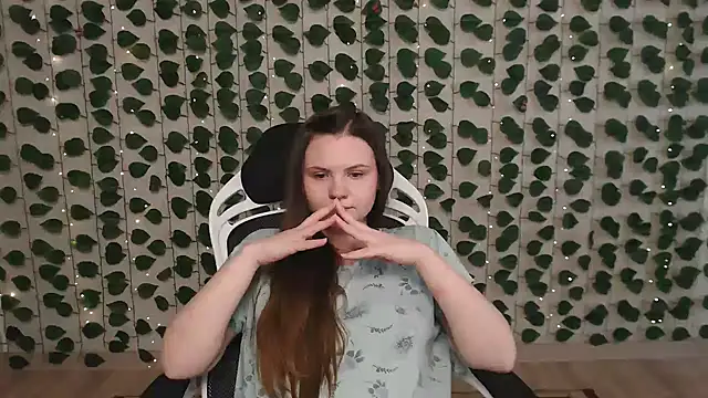 Snapshot of IxxiLiana chatting on March 5, 8:21 am IxxiLiana online show from March 5, 8:21 am