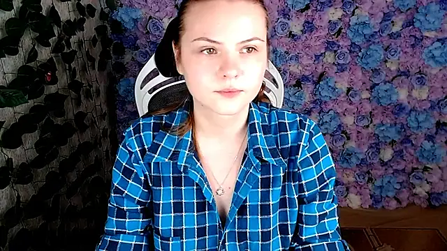 Snapshot of IxxiLiana chatting on October 14, 5:19 am IxxiLiana online show from October 14, 5:19 am