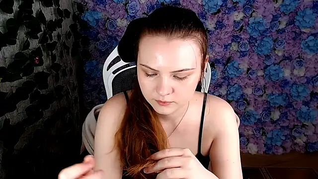Snapshot of IxxiLiana chatting on September 30, 5:13 am IxxiLiana online show from September 30, 5:13 am