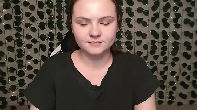 Snapshot of IxxiLiana chatting on February 11, 7:12 am IxxiLiana online show from February 11, 7:12 am